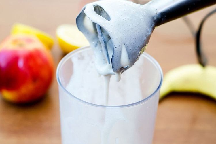 how-to-froth-milk-immersion-blender how to froth milk