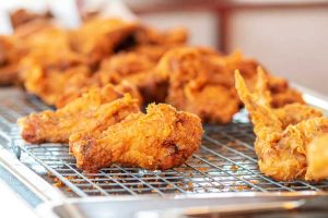 how to keep fried chicken crispy